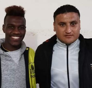 اللاعب ماجد بريك على اليسار
